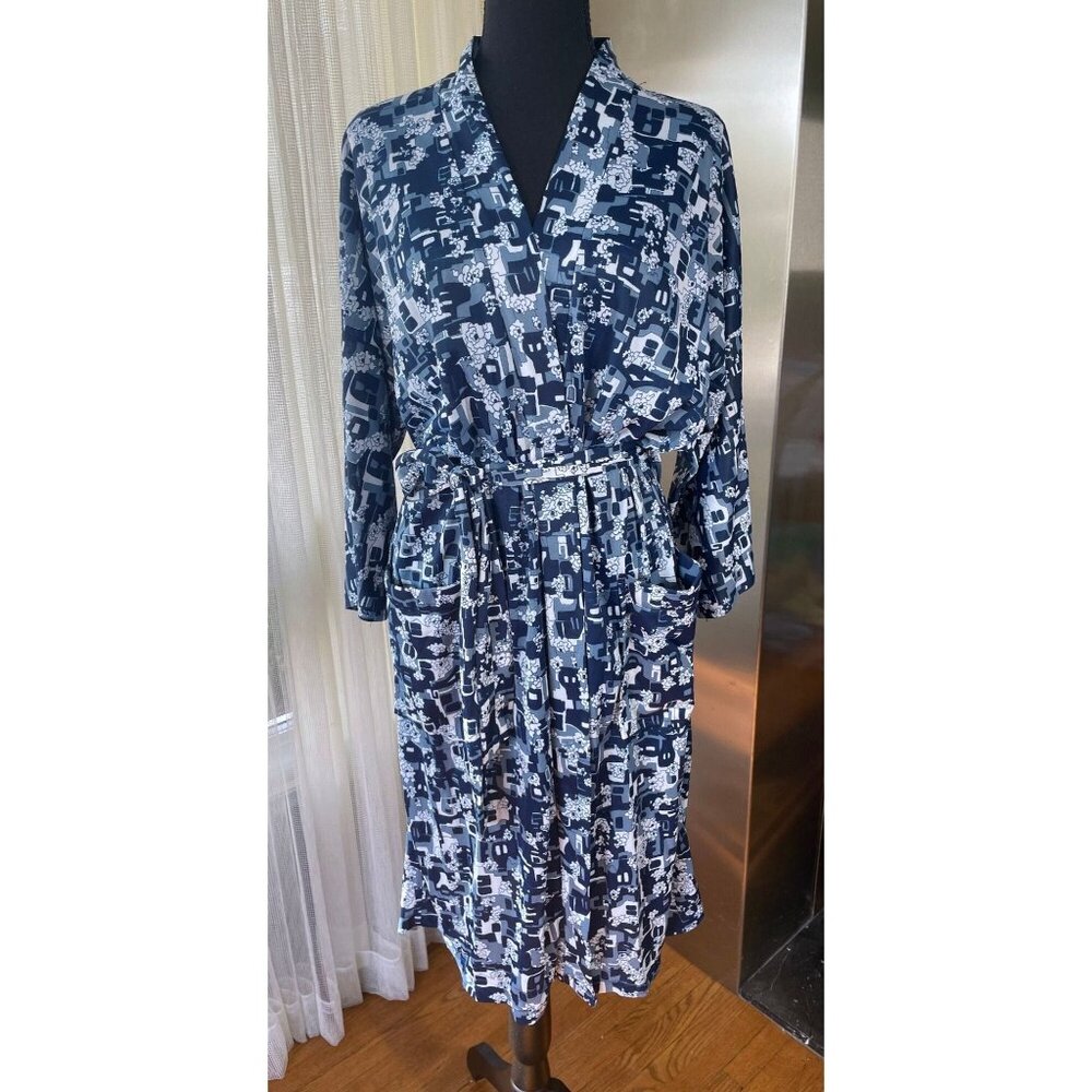 Vintage 1970s house dress, blue and white abstract groovy pattern,  16/18 (XL)